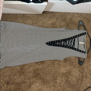LF STRIPED DRESS V NECK